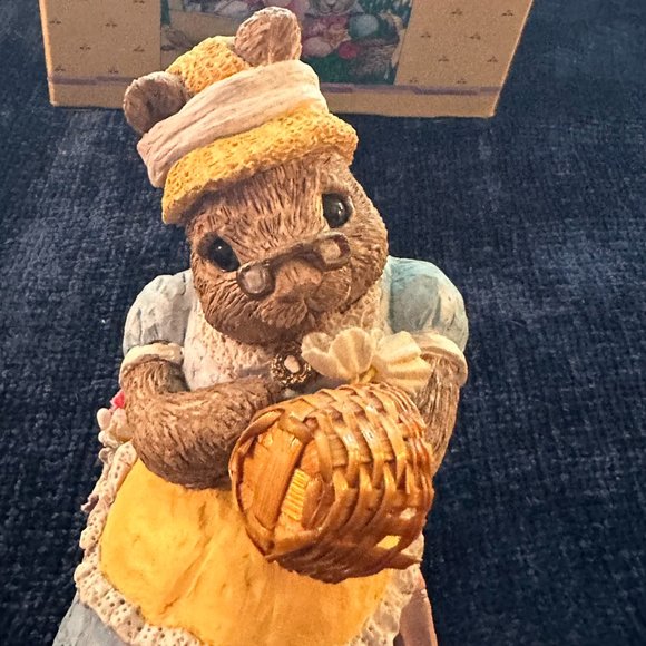 The Easter Bunny Family "Momma Making Basket" by United Design - Picture 5 of 10